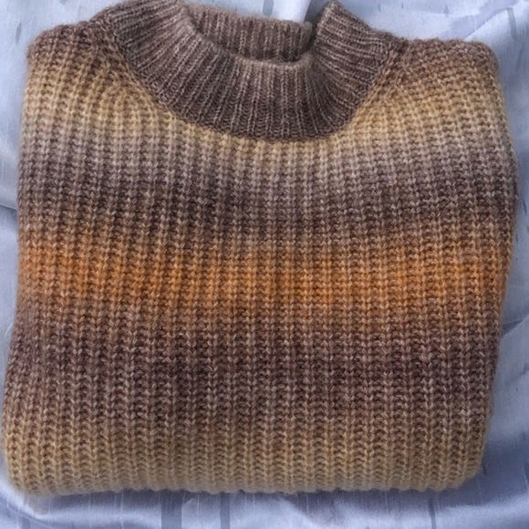 Aqua Crewneck Pullover Cropped Sweater Size S - Picture 2 of 11